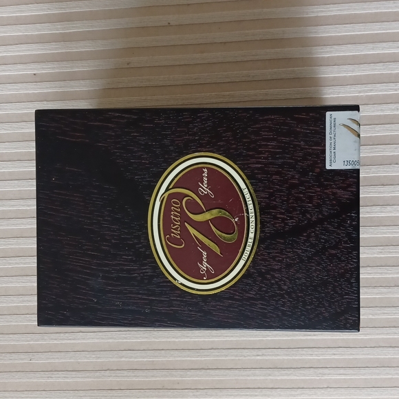 Cubano Wooden Cigar Box - Picture 1 of 10